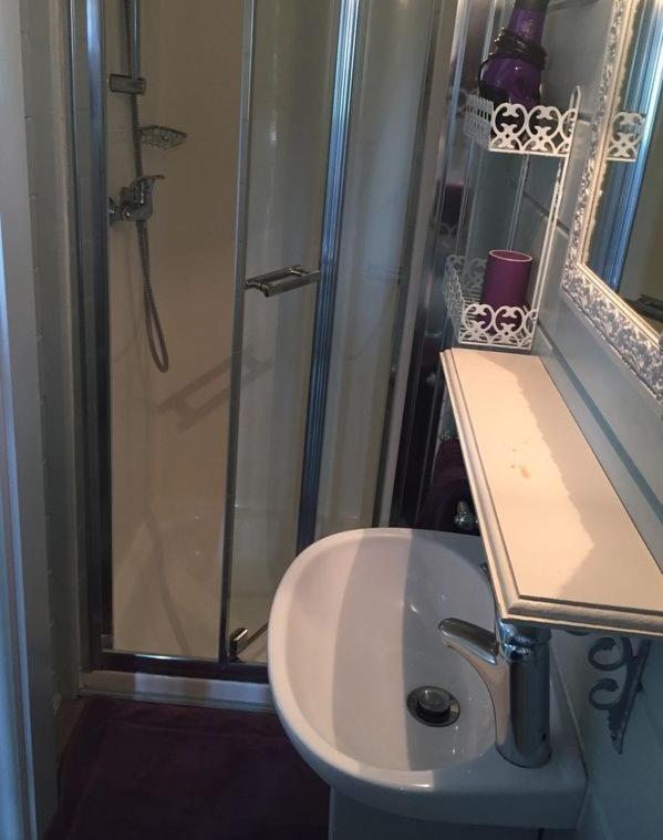 Les Perouilles - La Roulotte Climatisee Avec Jacuzzi De Josepha *