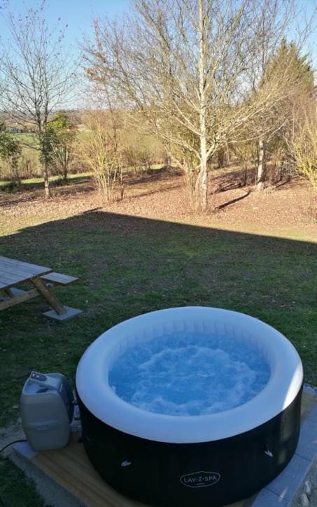Farm stay Les Perouilles - La Roulotte Climatisee Avec Jacuzzi De Josepha Puymiclan